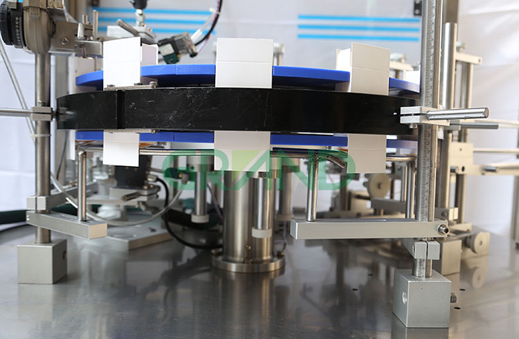 Automatic Vertical Rotary Cartoning Machine details Machina de cartonización giratoria vertical automática01