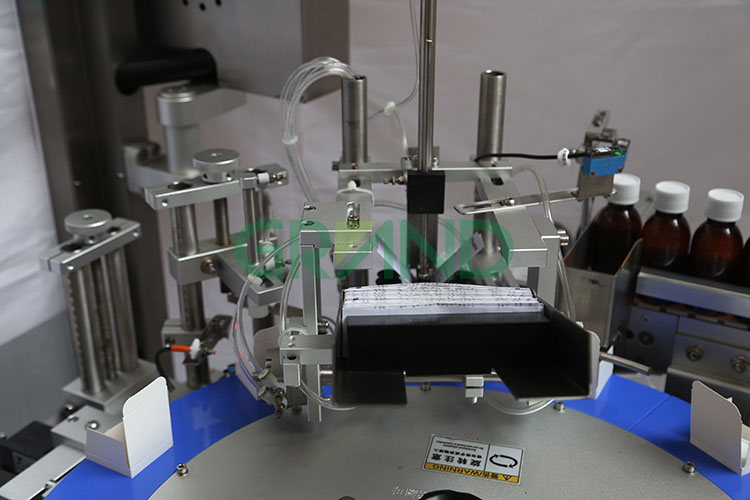 Central installation of electromagnetic valve Machina de cartonización giratoria vertical automática04