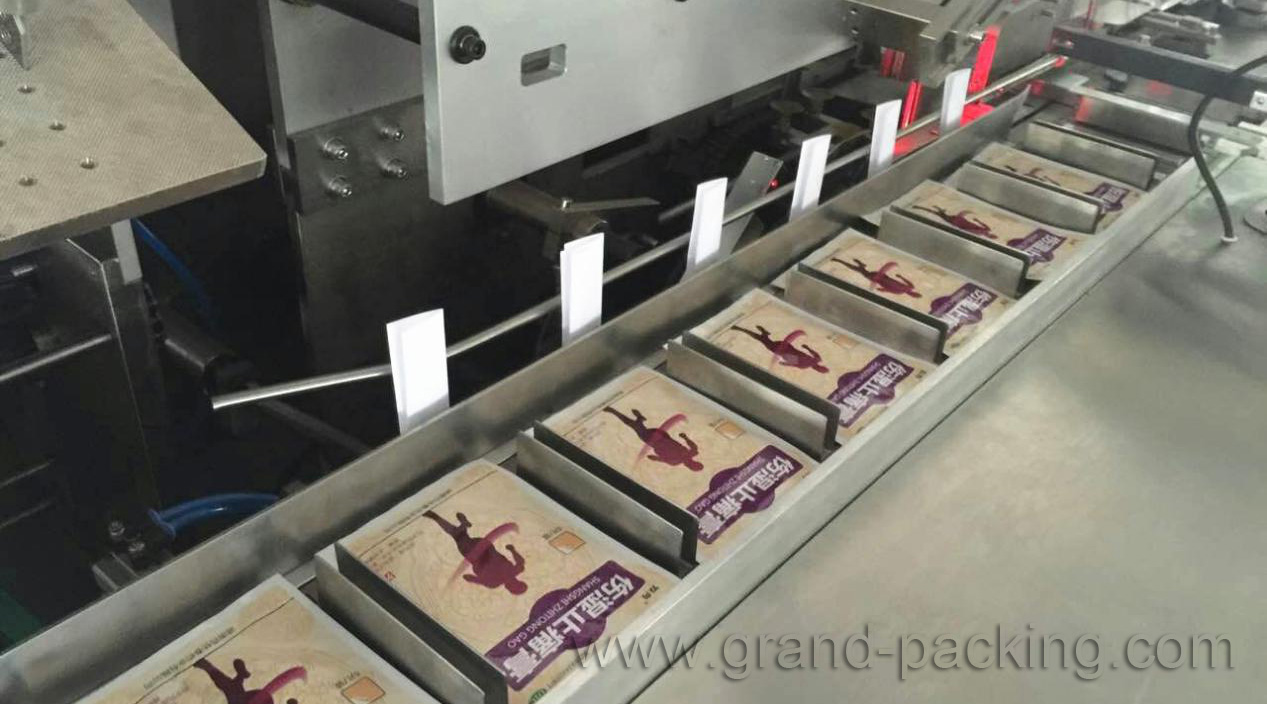 m&aacute;quina de dibujos animados sobres de alimentaci&oacute;n_2