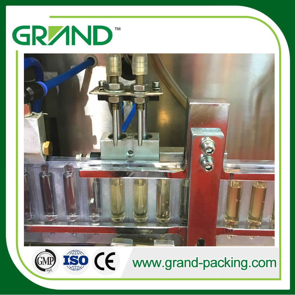 Fertilizante líquido / pesticida / ampolla de plástico automática que forma la máquina de llenado y sellado