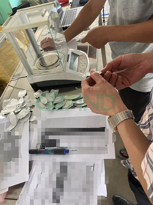 Máquina de llenado y sellado de líquido de perfume