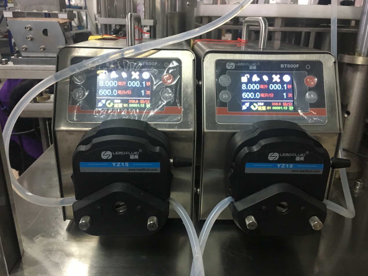 Alcohol desinfectante de llenado de botellas y tapa de la m&aacute;quina04