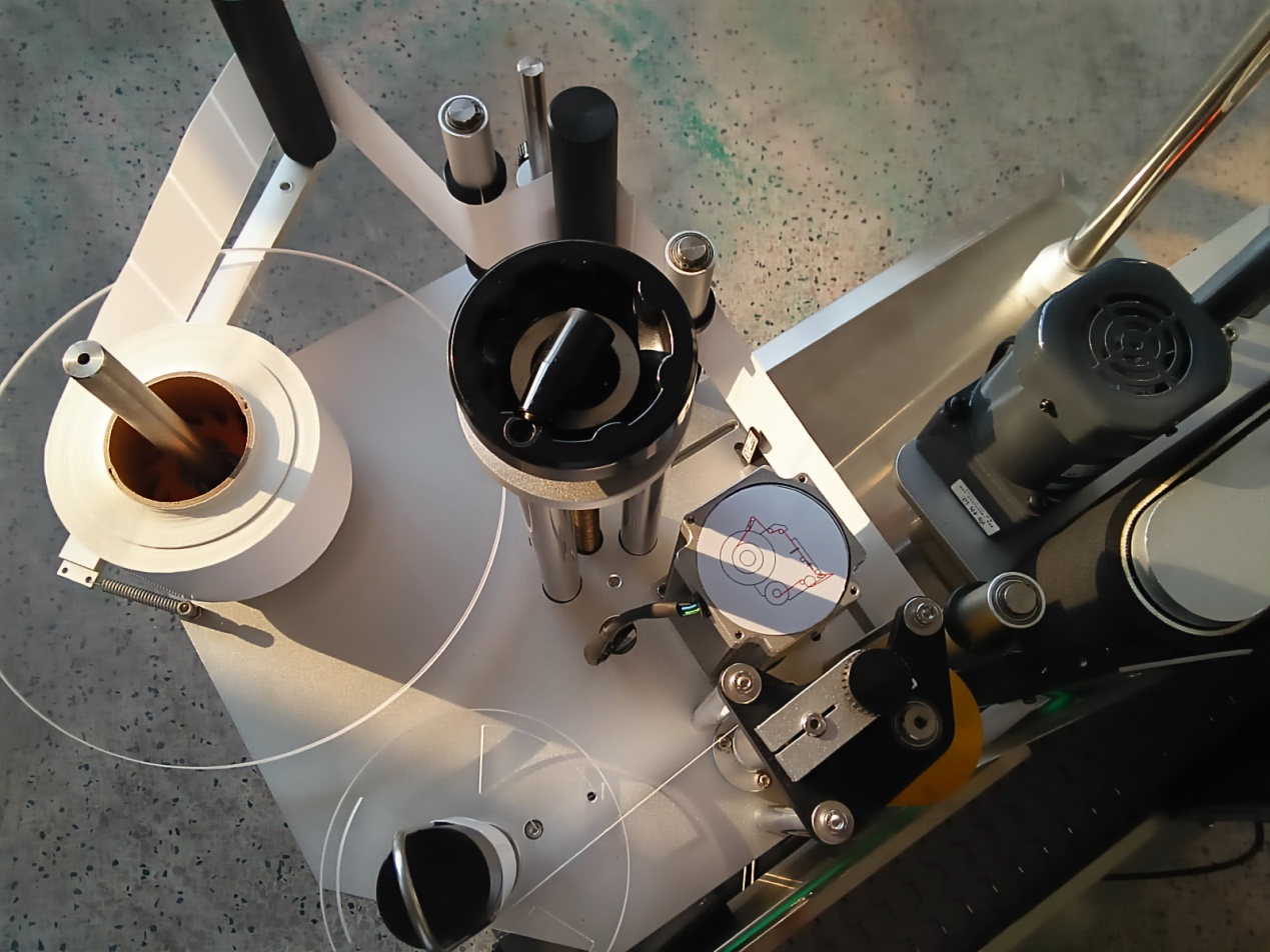 Alcohol desinfectante de llenado de botellas y tapa de la m&aacute;quina10